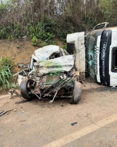 Carro em que Roberto estava ficou completamente destruído