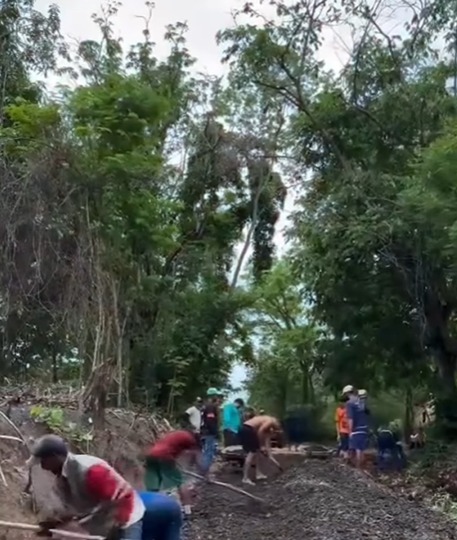 Moradores fizeram mutirão no povoado Riacho do Meio